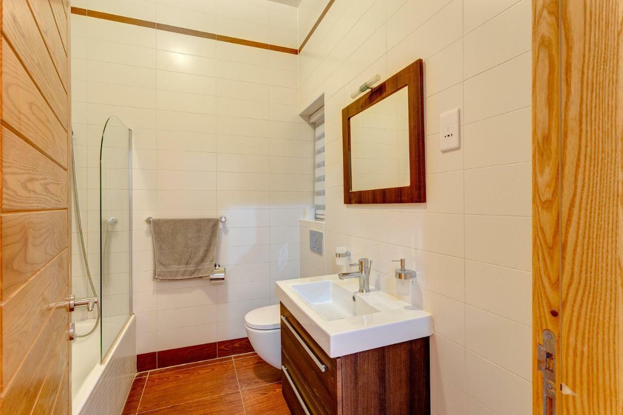 Gorgeous Apartment With Terrace In Fort Cambridge, Pool Sliema Kültér fotó