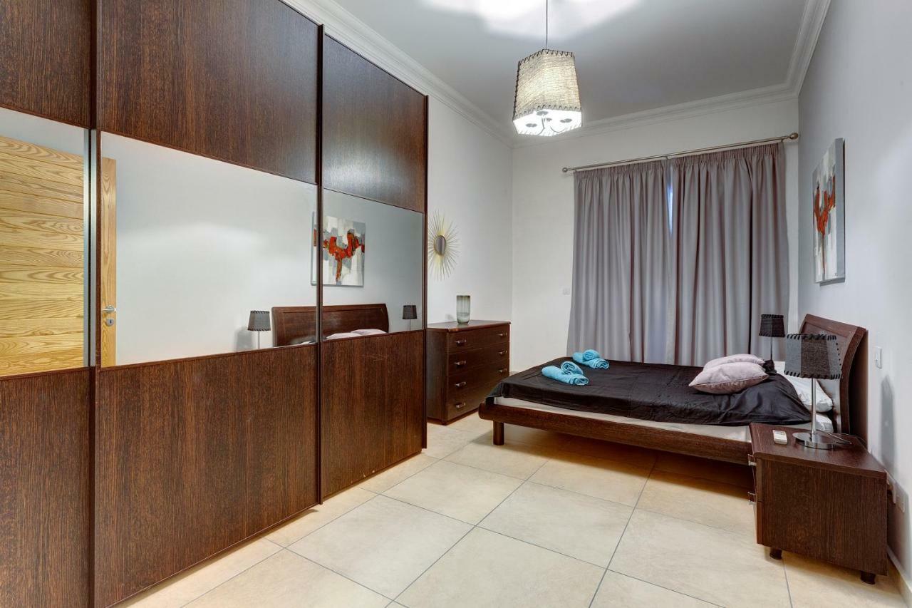 Gorgeous Apartment With Terrace In Fort Cambridge, Pool Sliema Kültér fotó
